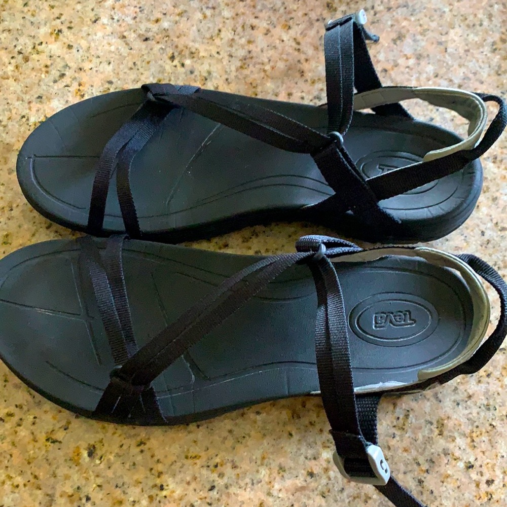 Women’s size 10 Teva